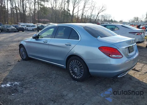 2016 Mercedes-Benz C 300 Luxury из США, поврежденный, VIN 55SWF4JBXGU115554